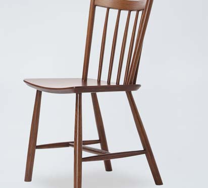 DC04 Brown Wooden Windsor Chair