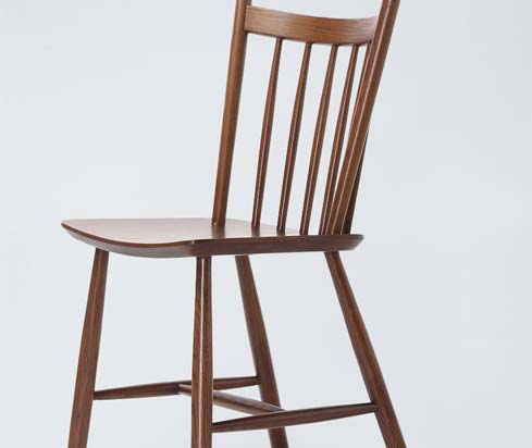 DC04 Brown Wooden Windsor Chair