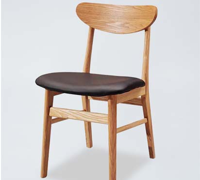 DC73 Cushioned Bentwood Banquet Carved Chair